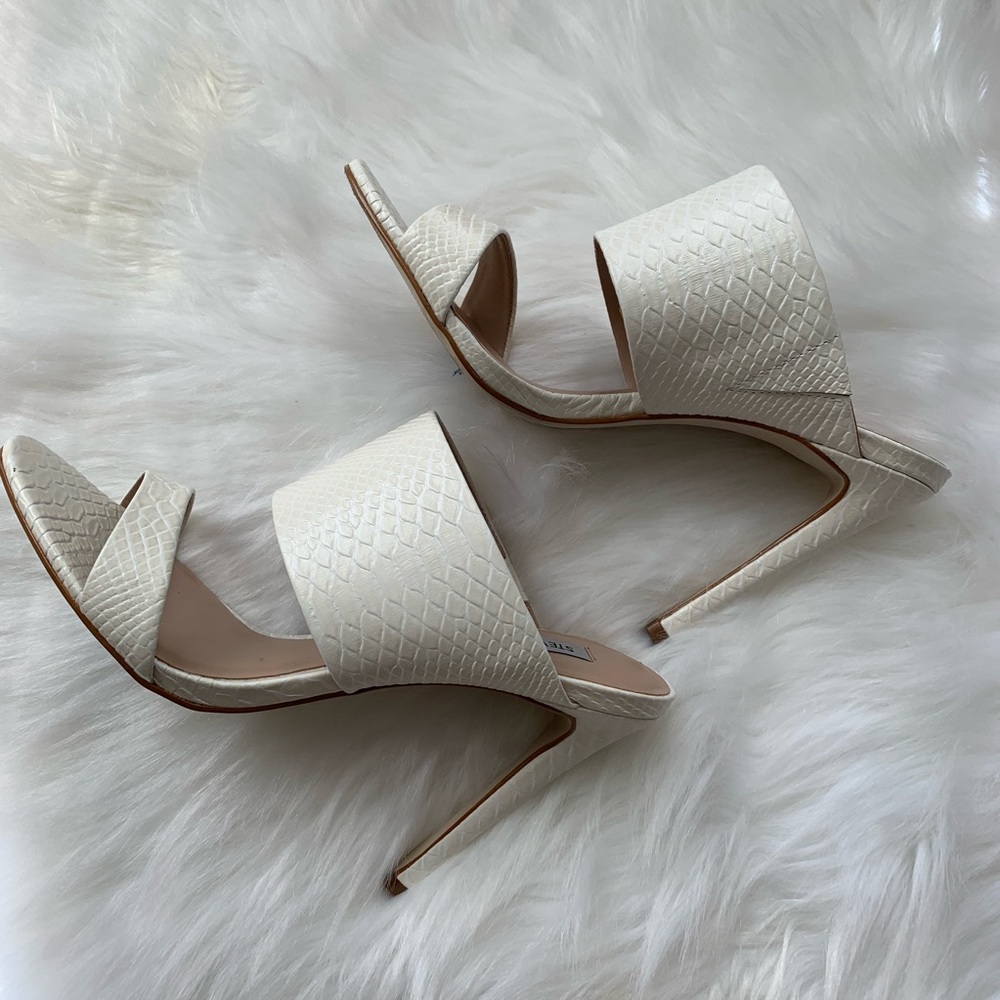 Mallory white snake “180”